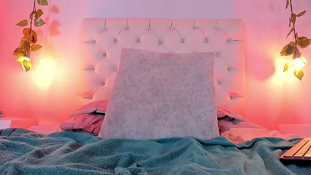 Živá chatovací místnost charlotte_collins2_