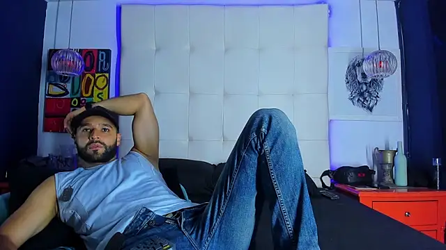 Seks show uživo modela Mike333_ na kameri