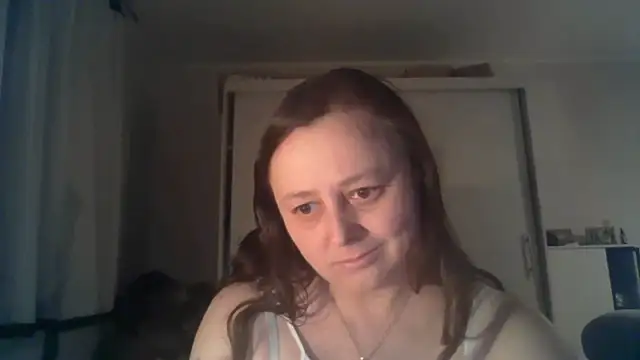 TaylorLovely – Naživo chatovacia miestnosť