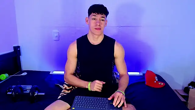 Luke_Muscle élő szexkamerás műsora