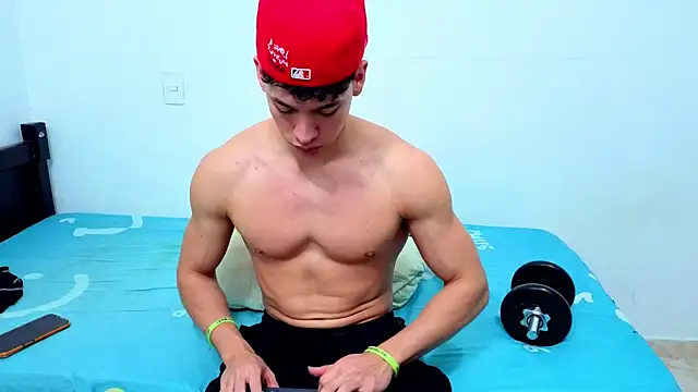 Seks show uživo modela Luke_Muscle na kameri