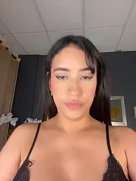 غرفة دردشة SweetCurvesXXX المباشرة