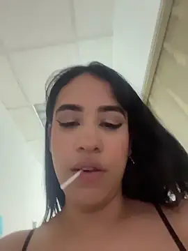 SweetCurvesXXX Adlı Modelin Canlı Sohbet Odası
