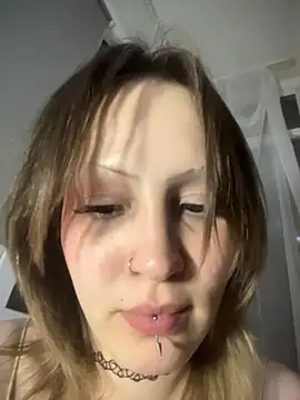 EveSW Adlı Modelin Canlı Sohbet Odası