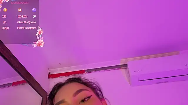 Mikaela-Banes' Live Chat Room