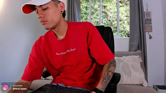 Seks show uživo modela NickCopeer_ na kameri