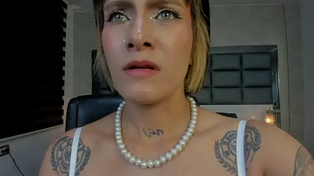 Pokój czatu na żywo – Mrs_Regina_clk