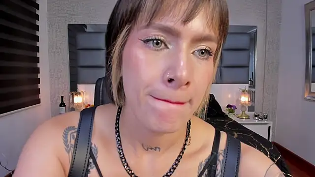 Mrs_Regina_clk live-chat rom
