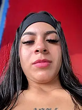 Eveliin__ Adlı Modelin Canlı Sohbet Odası