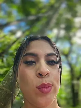 Eveliin__ Adlı Modelin Canlı Sohbet Odası