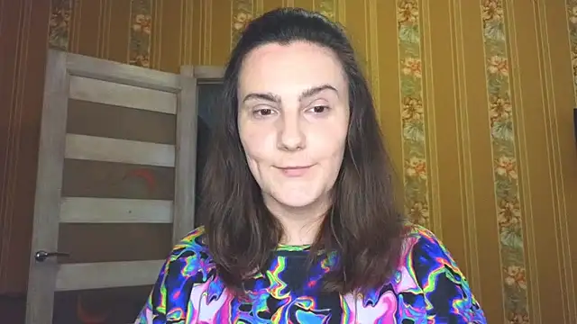 Chat soba uživo modela warm_pearl