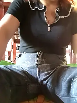 Cherysexxy-yyy – Naživo chatovacia miestnosť