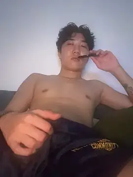 Pokazy przed seks kamerką na żywo – YourBadboy718