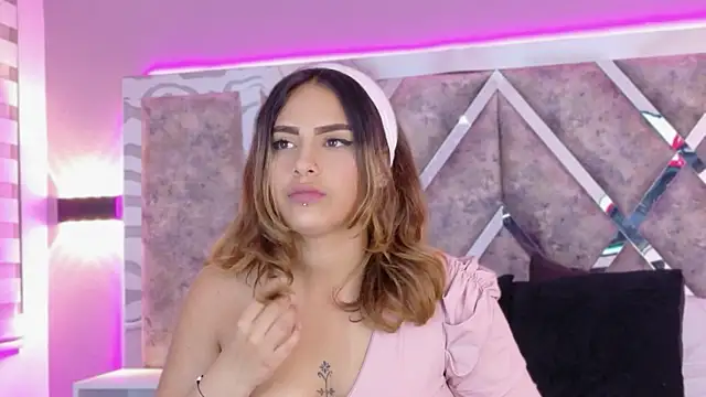 Daranaa_ Adlı Modelin Canlı Sohbet Odası