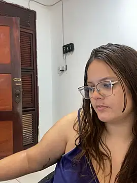 Laryssinha_69 élő chatszobája