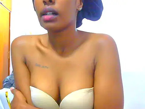 Chatroom en direct de prettysuri22