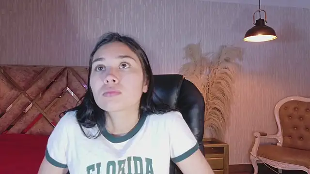 adaira31's Live Chat Room
