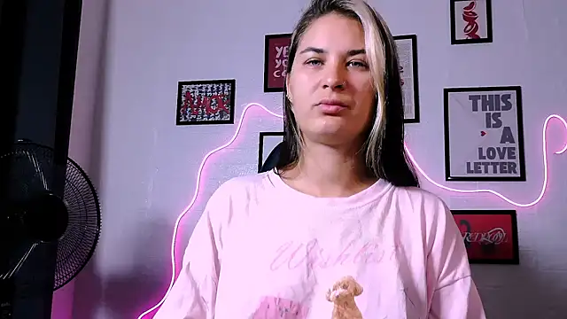 AlisaFrost's Live Chat Room