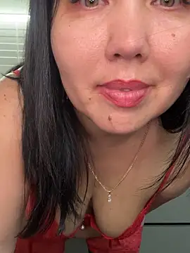Seks show uživo modela Love__beby na kameri