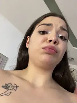NicoleYoungXXX чат на живо