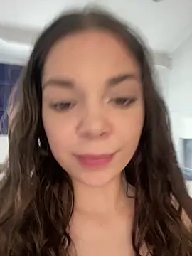 NicoleYoungXXX Adlı Modelin Canlı Sohbet Odası