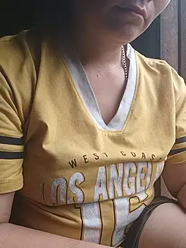 Lindxx-hott's Live Chat Room
