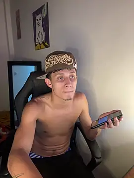 הופעת סקס קאם בשידור חי של Ryan_latin