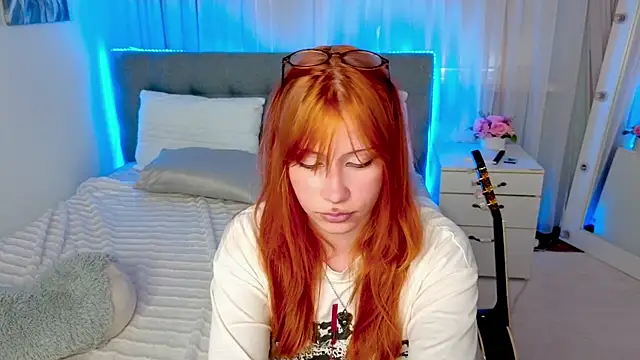Seks show uživo modela Fleur_Fox na kameri