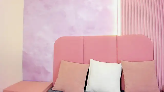 Nova_Aura Adlı Modelin Canlı Sohbet Odası