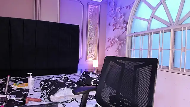 hot_luna_x Adlı Modelin Canlı Sohbet Odası