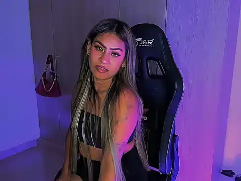 Živá chatovací místnost CamillaHot19