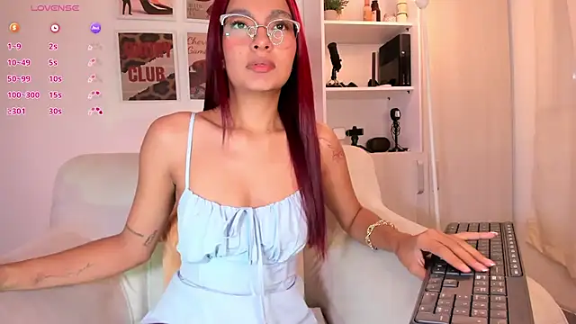 Nathaly__1's Live Chat Room