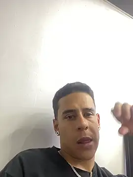 jhuan99 Adlı Modelin Canlı Sohbet Odası