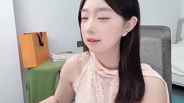 Yoyo33355 – live chatrum