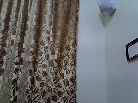 Sala de chat ao vivo de Queen-Emmy