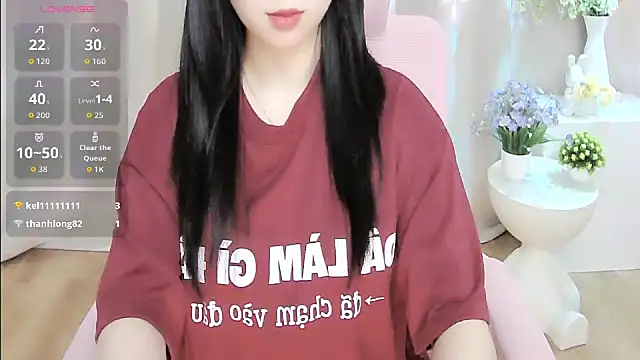 shynana's Live Chat Room