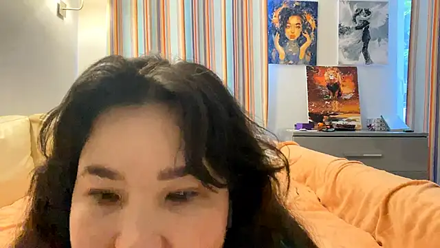 mommydivine Adlı Modelin Canlı Sohbet Odası