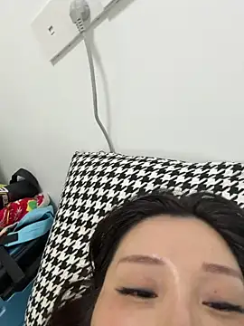 lucky-5888 – Naživo XXX chat
