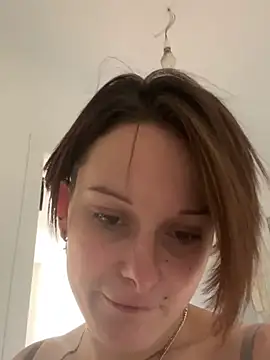 Živá chatovací místnost Quenn667