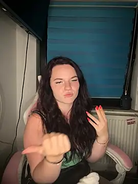 SecretSarah's Live Chat Room