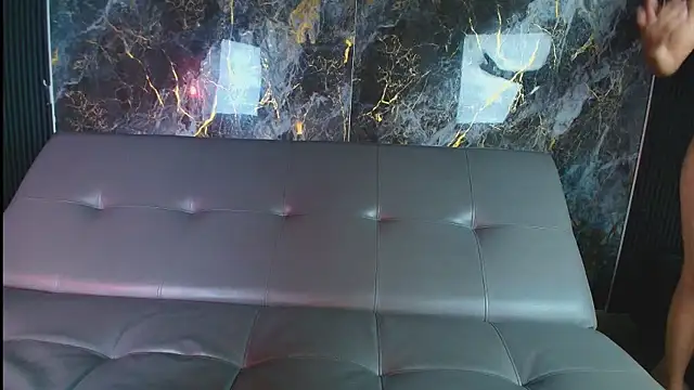 dangerous_fantasy_'s Live Chat Room