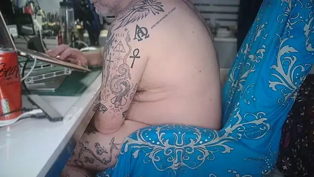 Pertunjukan Kamera Seks Secara Langsung Tattooed_Dilf_01
