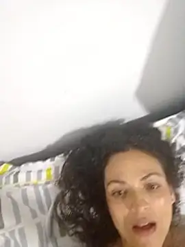 bella-diaz's Live Chat Room