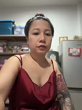 LINDA_HD Adlı Modelin Canlı Sohbet Odası