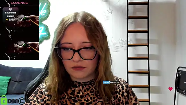 JuliNy_x чат на живо