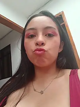 חדר צ'אט בשידור חי של LuciiferBlack