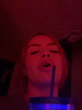 LuciiaMiller's Live Chat Room