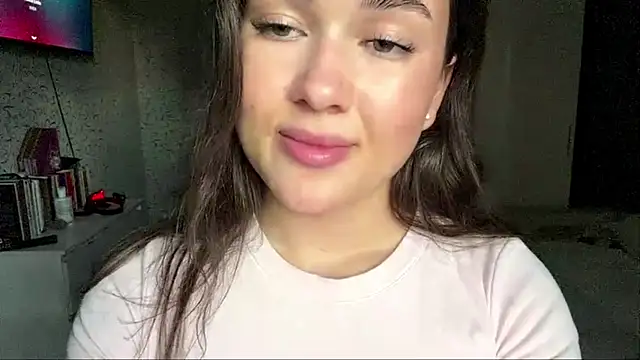 cuteshowy Adlı Modelin Canlı Sohbet Odası