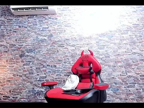 Ebxony_Slim élő chatszobája