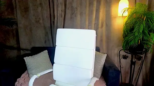 AliceBrightside's Live Chat Room